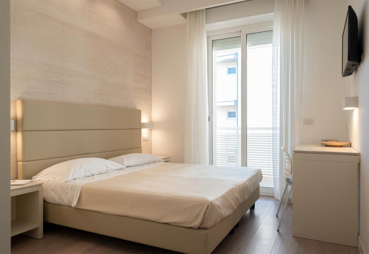 Hotel Bristol Cattolica Exterior foto