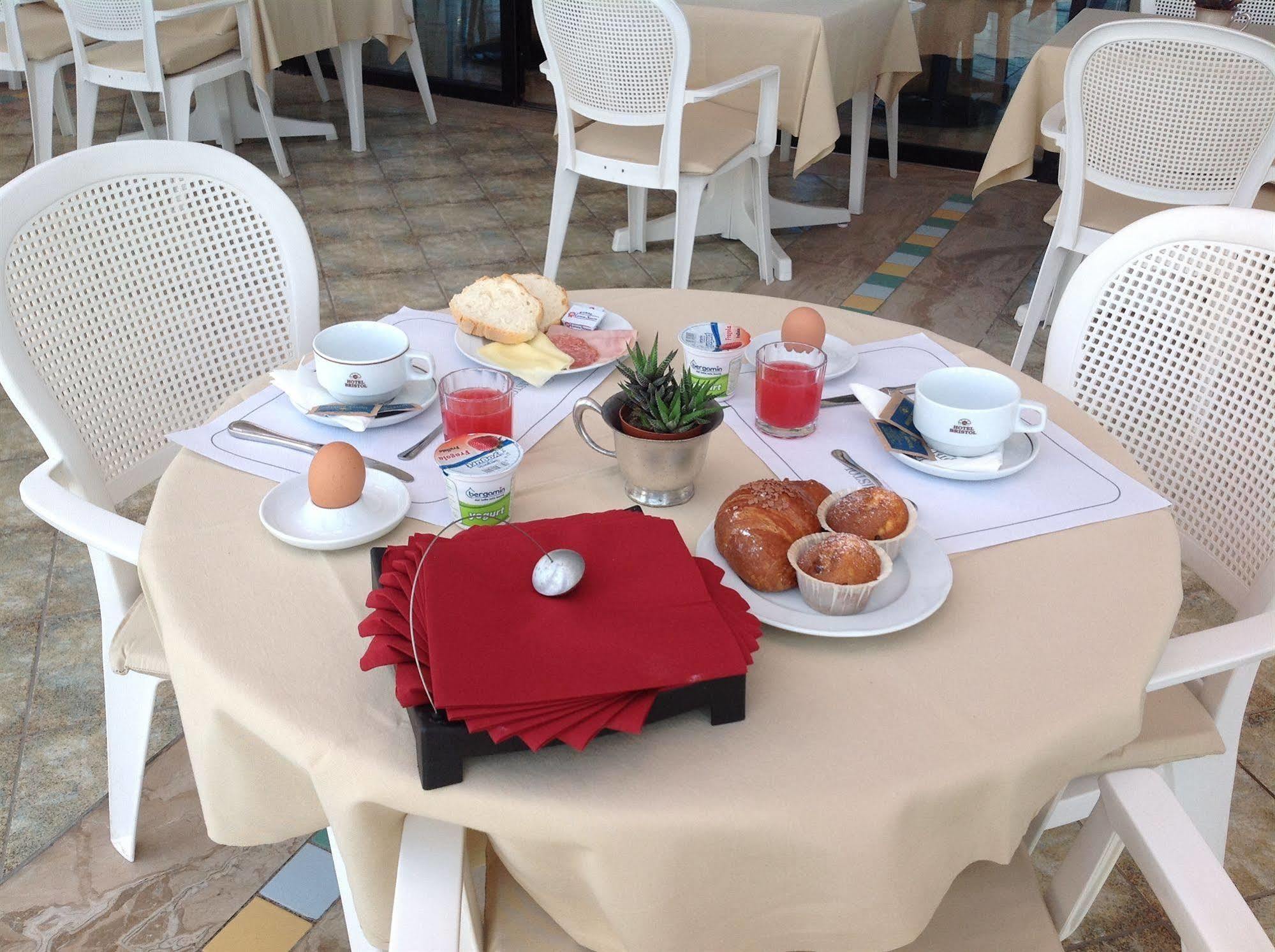 Hotel Bristol Cattolica Exterior foto